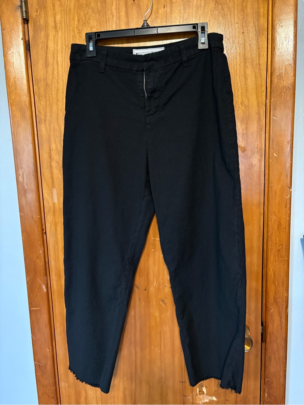 Frank & Eileen Kinsale Black Cropped Leg Pants With Raw Hem - Size 8